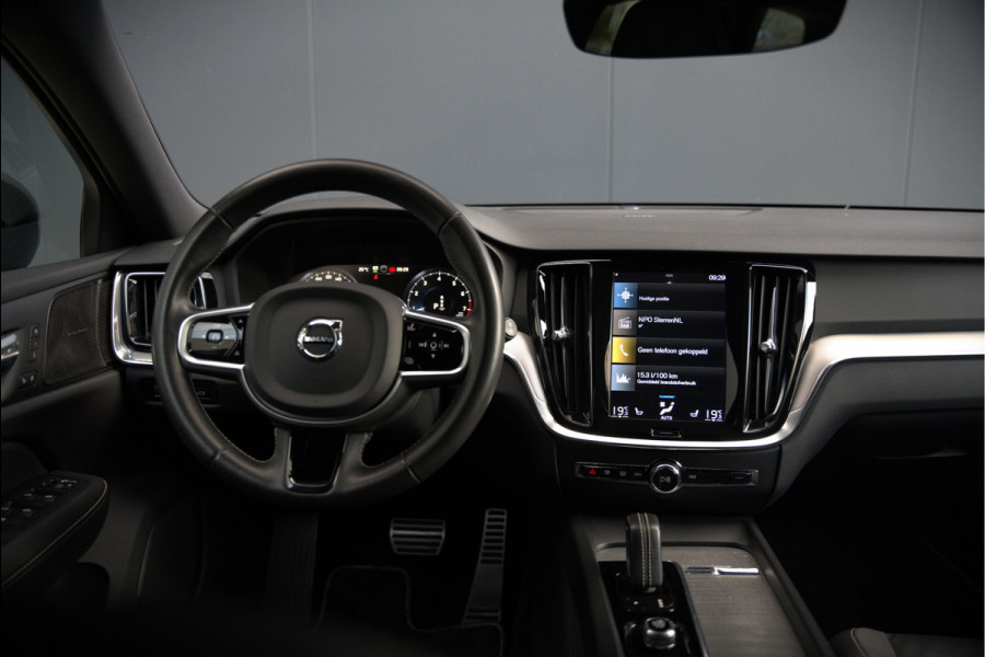 Volvo V60 2.0 B3 R-Design | Panoramadak | Harman Kardon | Keyless | Memory Stoel | Elektrische Stoelen | Stuurverwarming | Stoelverwarming | Camera | Adaptive Cruise Control | Leer | LED | DAB | Parkeensensoren | Appl
