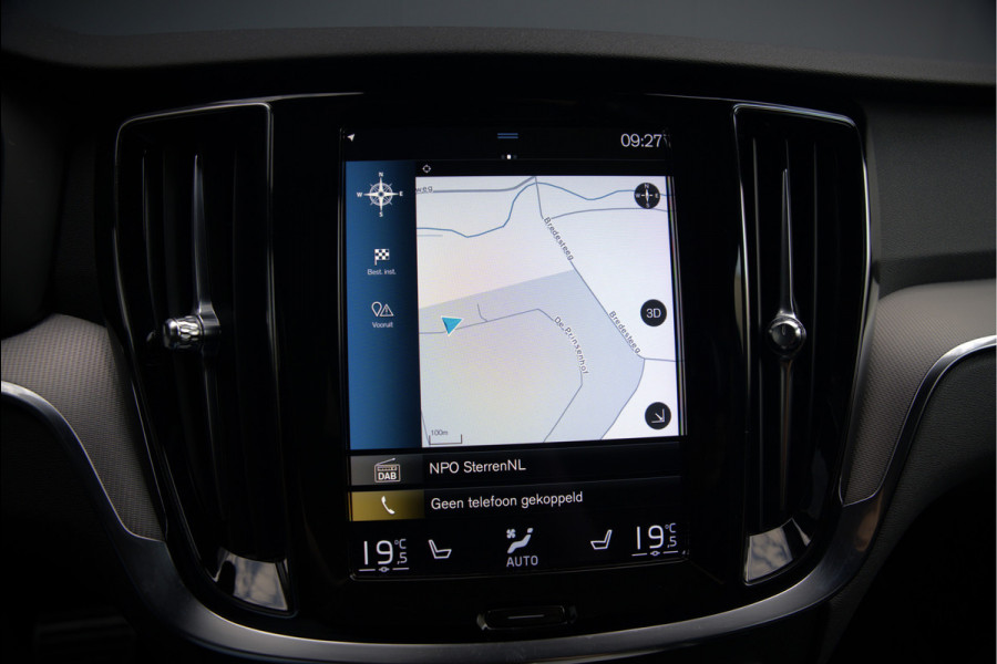 Volvo V60 2.0 B3 R-Design | Panoramadak | Harman Kardon | Keyless | Memory Stoel | Elektrische Stoelen | Stuurverwarming | Stoelverwarming | Camera | Adaptive Cruise Control | Leer | LED | DAB | Parkeensensoren | Appl