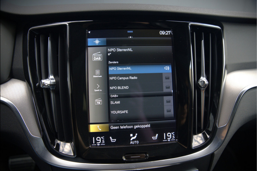 Volvo V60 2.0 B3 R-Design | Panoramadak | Harman Kardon | Keyless | Memory Stoel | Elektrische Stoelen | Stuurverwarming | Stoelverwarming | Camera | Adaptive Cruise Control | Leer | LED | DAB | Parkeensensoren | Appl
