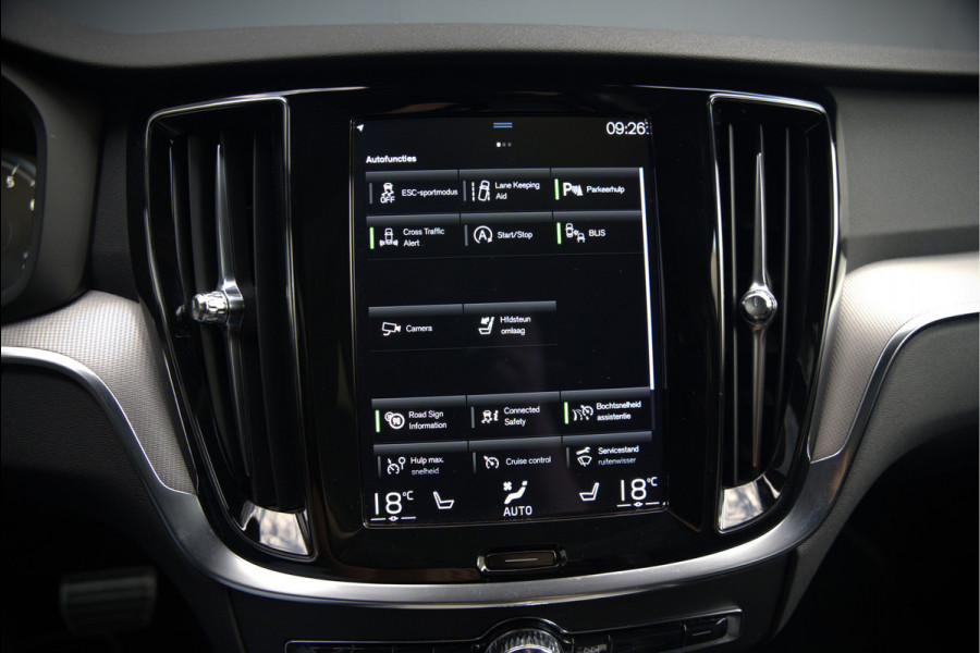 Volvo V60 2.0 B3 R-Design | Panoramadak | Harman Kardon | Keyless | Memory Stoel | Elektrische Stoelen | Stuurverwarming | Stoelverwarming | Camera | Adaptive Cruise Control | Leer | LED | DAB | Parkeensensoren | Appl