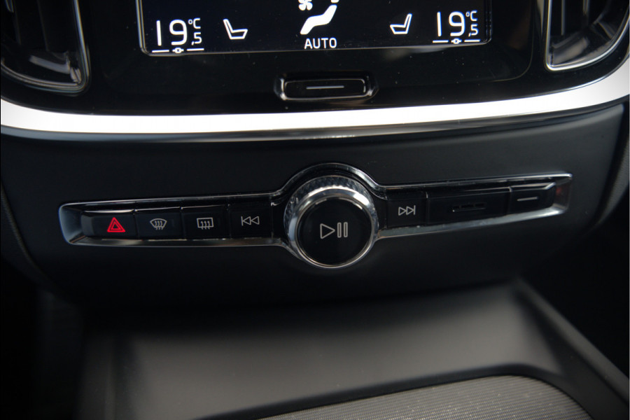 Volvo V60 2.0 B3 R-Design | Panoramadak | Harman Kardon | Keyless | Memory Stoel | Elektrische Stoelen | Stuurverwarming | Stoelverwarming | Camera | Adaptive Cruise Control | Leer | LED | DAB | Parkeensensoren | Appl