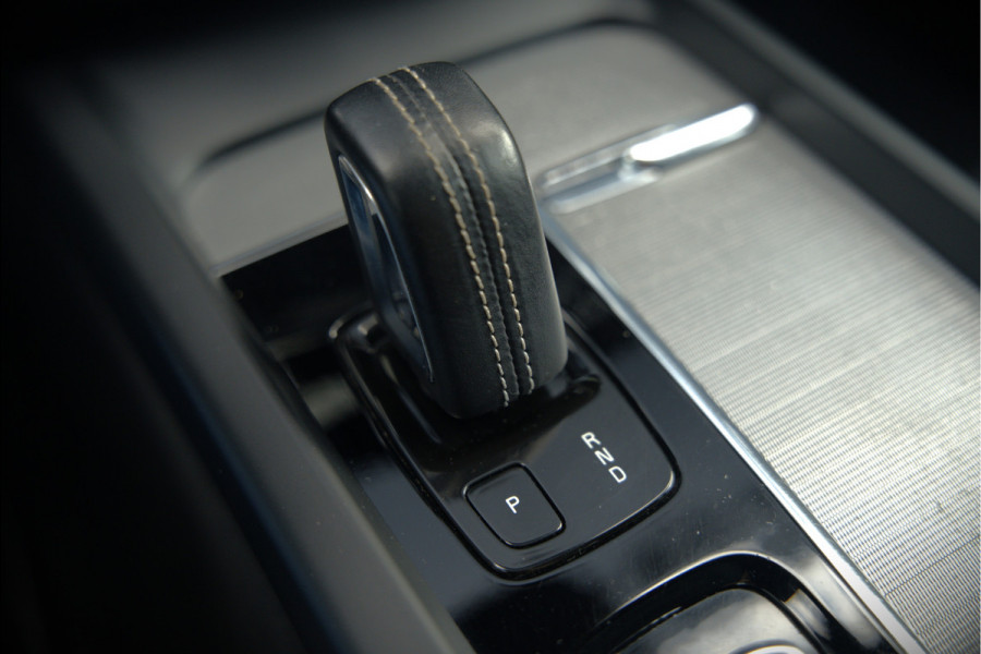 Volvo V60 2.0 B3 R-Design | Panoramadak | Harman Kardon | Keyless | Memory Stoel | Elektrische Stoelen | Stuurverwarming | Stoelverwarming | Camera | Adaptive Cruise Control | Leer | LED | DAB | Parkeensensoren | Appl