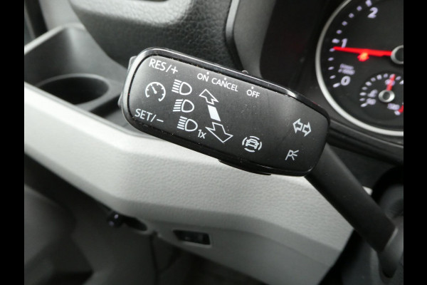 Volkswagen Crafter 35 2.0 TDI 140pk L3H2 ( L2H1 ) airco, camera ,trekhaak , 3 zits