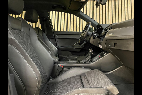 Audi Q3 45 TFSI e S Line 245PK - Trekhaak - Virtual - Navi