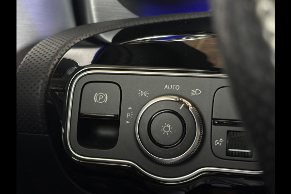 Mercedes-Benz A-Klasse 180 AMG Night Sfeer|Memory|Pano|Dealer onderhouden