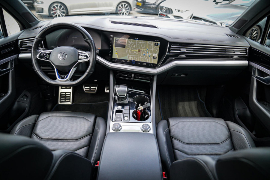Volkswagen Touareg 3.0 TSi 4MOTION R | 360 cam | Panorama | Trekhaak | Incl. BTW | HuD | Adaptieve Cruise | Luchtvering | Park Ass