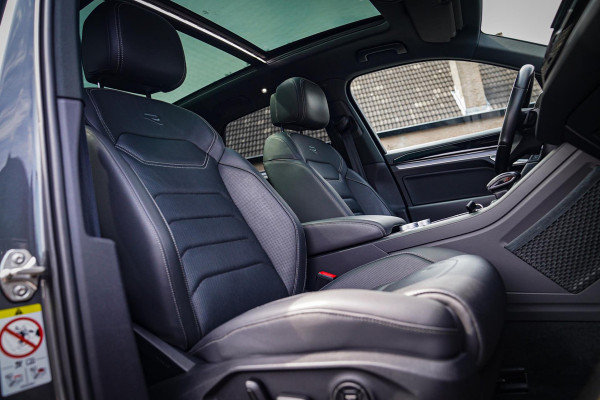 Volkswagen Touareg 3.0 TSi 4MOTION R | 360 cam | Panorama | Trekhaak | Incl. BTW | HuD | Adaptieve Cruise | Luchtvering | Park Ass