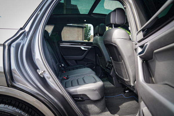 Volkswagen Touareg 3.0 TSi 4MOTION R | 360 cam | Panorama | Trekhaak | Incl. BTW | HuD | Adaptieve Cruise | Luchtvering | Park Ass