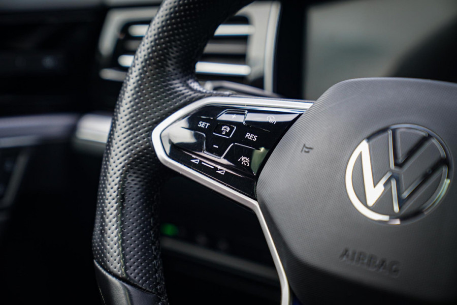 Volkswagen Touareg 3.0 TSi 4MOTION R | 360 cam | Panorama | Trekhaak | Incl. BTW | HuD | Adaptieve Cruise | Luchtvering | Park Ass