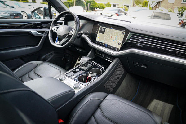 Volkswagen Touareg 3.0 TSi 4MOTION R | 360 cam | Panorama | Trekhaak | Incl. BTW | HuD | Adaptieve Cruise | Luchtvering | Park Ass