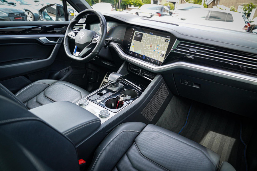 Volkswagen Touareg 3.0 TSi 4MOTION R | 360 cam | Panorama | Trekhaak | Incl. BTW | HuD | Adaptieve Cruise | Luchtvering | Park Ass