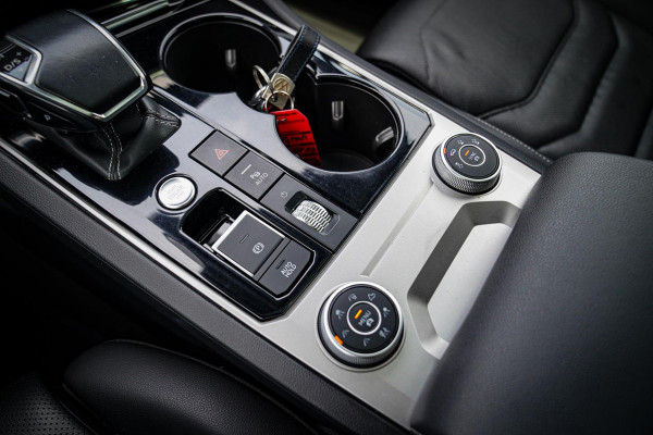 Volkswagen Touareg 3.0 TSi 4MOTION R | 360 cam | Panorama | Trekhaak | Incl. BTW | HuD | Adaptieve Cruise | Luchtvering | Park Ass