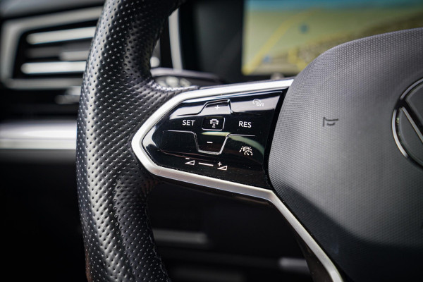 Volkswagen Touareg 3.0 TSi 4MOTION R | 360 cam | Panorama | Trekhaak | Incl. BTW | HuD | Adaptieve Cruise | Luchtvering | Park Ass