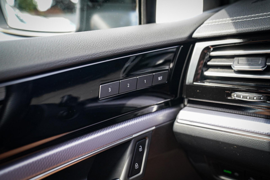 Volkswagen Touareg 3.0 TSi 4MOTION R | 360 cam | Panorama | Trekhaak | Incl. BTW | HuD | Adaptieve Cruise | Luchtvering | Park Ass