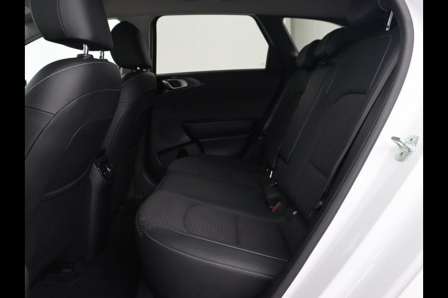 Kia Ceed 1.4 T-GDi DynamicPlusLine | Stoel & stuurverwarming | Adaptive cruise | Camera | Carplay | Keyless | Half leder | Navigatie