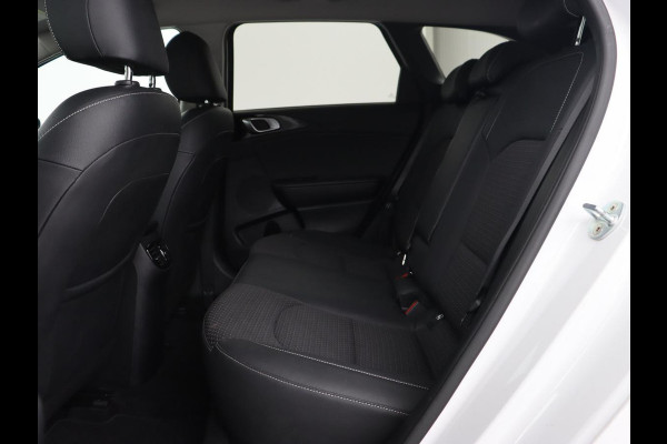 Kia Ceed 1.4 T-GDi DynamicPlusLine | Stoel & stuurverwarming | Adaptive cruise | Camera | Carplay | Keyless | Half leder | Navigatie