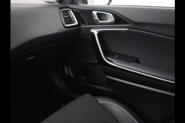 Kia Ceed 1.4 T-GDi DynamicPlusLine | Stoel & stuurverwarming | Adaptive cruise | Camera | Carplay | Keyless | Half leder | Navigatie