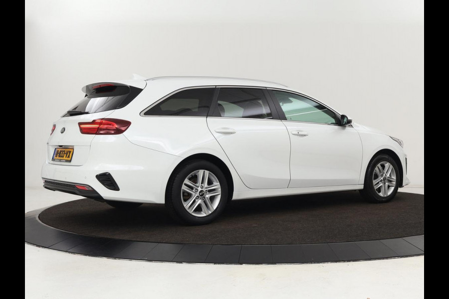 Kia Ceed 1.4 T-GDi DynamicPlusLine | Stoel & stuurverwarming | Adaptive cruise | Camera | Carplay | Keyless | Half leder | Navigatie