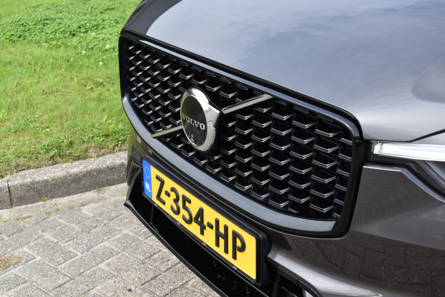 Volvo XC60 T6 350PK Plug-in hybrid AWD Plus Dark Pano dak | ACC | 360 Camera | Trekhaak | Leder | Blis