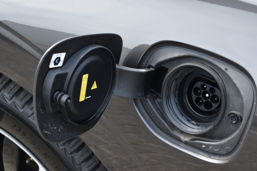 Volvo XC60 T6 350PK Plug-in hybrid AWD Plus Dark Pano dak | ACC | 360 Camera | Trekhaak | Leder | Blis