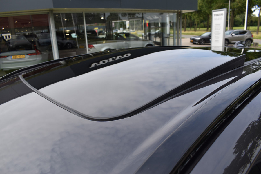 Volvo XC60 T6 350PK Plug-in hybrid AWD Plus Dark Pano dak | ACC | 360 Camera | Trekhaak | Leder | Blis