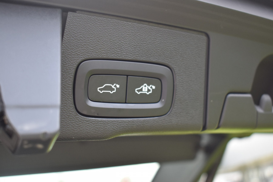 Volvo XC60 T6 350PK Plug-in hybrid AWD Plus Dark Pano dak | ACC | 360 Camera | Trekhaak | Leder | Blis