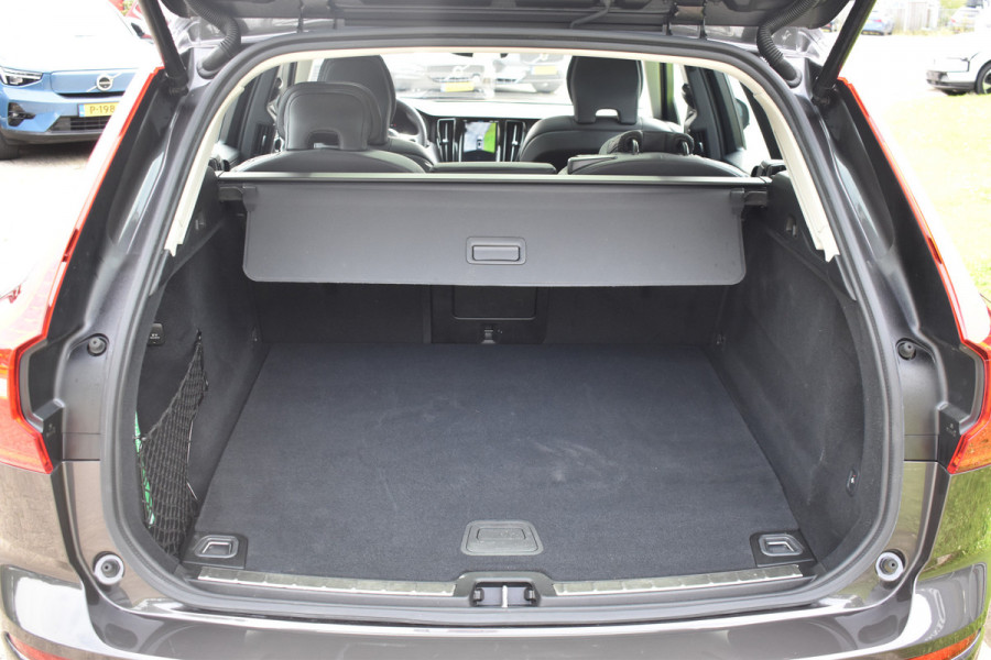 Volvo XC60 T6 350PK Plug-in hybrid AWD Plus Dark Pano dak | ACC | 360 Camera | Trekhaak | Leder | Blis