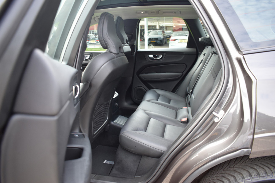Volvo XC60 T6 350PK Plug-in hybrid AWD Plus Dark Pano dak | ACC | 360 Camera | Trekhaak | Leder | Blis