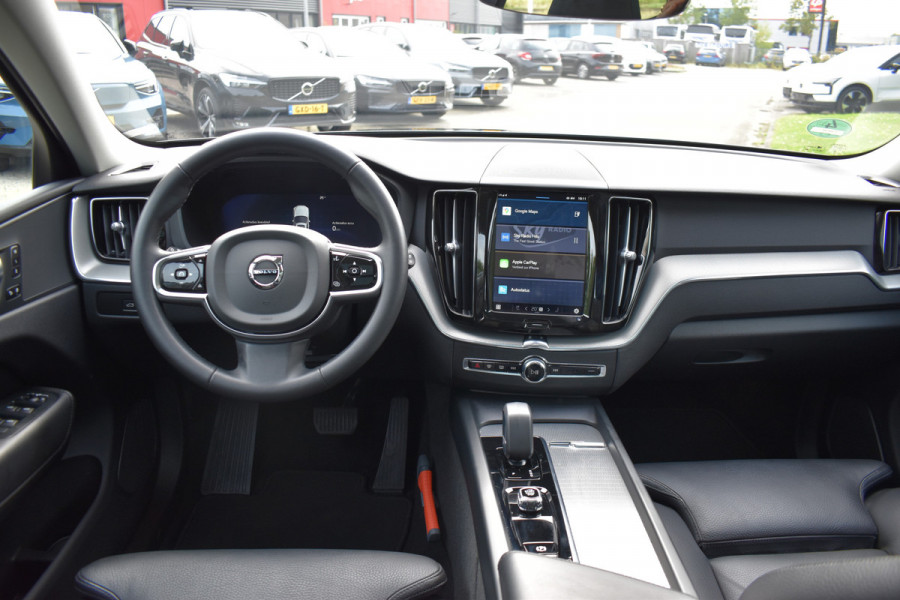 Volvo XC60 T6 350PK Plug-in hybrid AWD Plus Dark Pano dak | ACC | 360 Camera | Trekhaak | Leder | Blis
