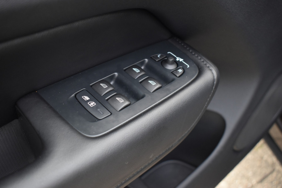 Volvo XC60 T6 350PK Plug-in hybrid AWD Plus Dark Pano dak | ACC | 360 Camera | Trekhaak | Leder | Blis