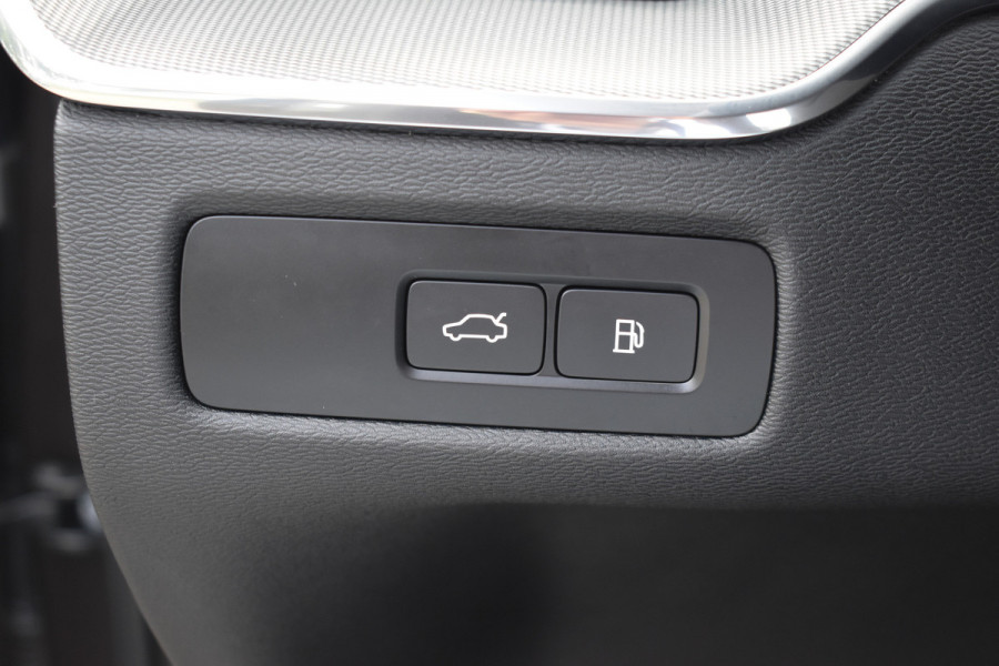 Volvo XC60 T6 350PK Plug-in hybrid AWD Plus Dark Pano dak | ACC | 360 Camera | Trekhaak | Leder | Blis