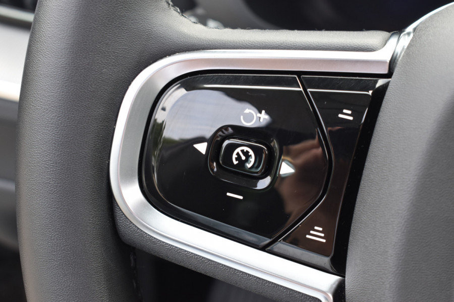 Volvo XC60 T6 350PK Plug-in hybrid AWD Plus Dark Pano dak | ACC | 360 Camera | Trekhaak | Leder | Blis