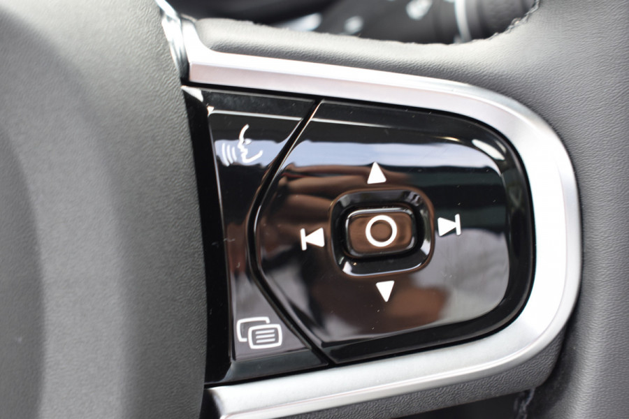 Volvo XC60 T6 350PK Plug-in hybrid AWD Plus Dark Pano dak | ACC | 360 Camera | Trekhaak | Leder | Blis