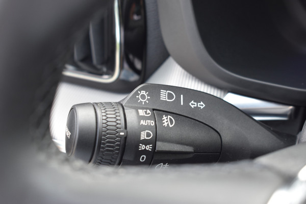 Volvo XC60 T6 350PK Plug-in hybrid AWD Plus Dark Pano dak | ACC | 360 Camera | Trekhaak | Leder | Blis