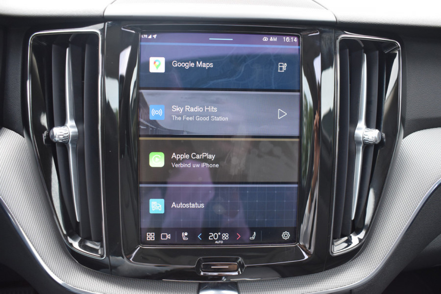 Volvo XC60 T6 350PK Plug-in hybrid AWD Plus Dark Pano dak | ACC | 360 Camera | Trekhaak | Leder | Blis