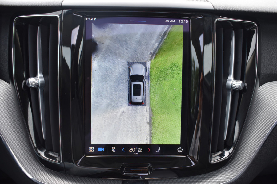 Volvo XC60 T6 350PK Plug-in hybrid AWD Plus Dark Pano dak | ACC | 360 Camera | Trekhaak | Leder | Blis