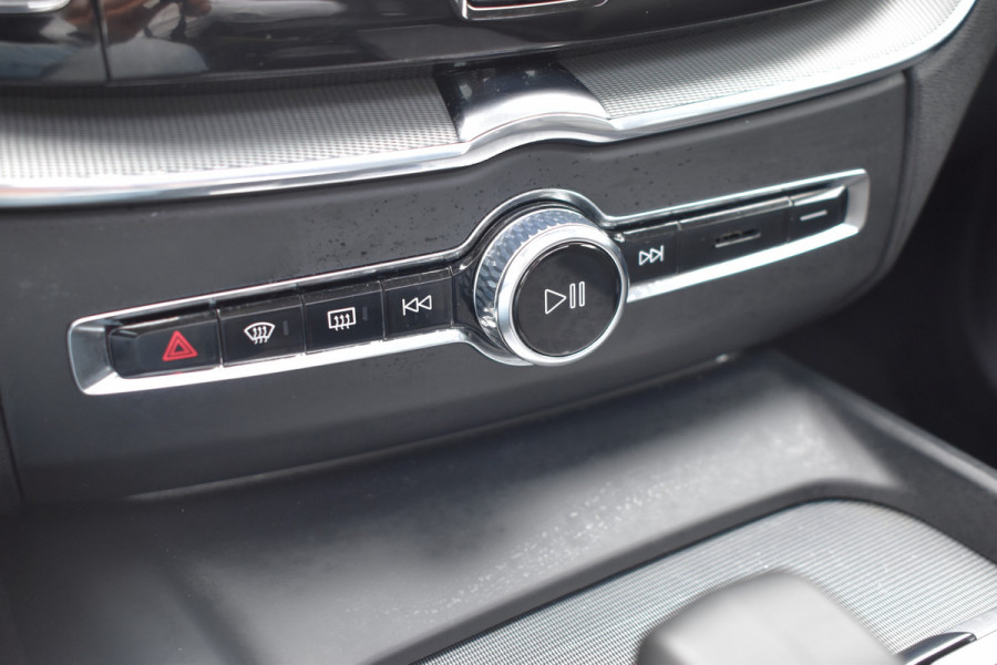 Volvo XC60 T6 350PK Plug-in hybrid AWD Plus Dark Pano dak | ACC | 360 Camera | Trekhaak | Leder | Blis