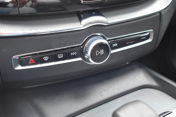 Volvo XC60 T6 350PK Plug-in hybrid AWD Plus Dark Pano dak | ACC | 360 Camera | Trekhaak | Leder | Blis