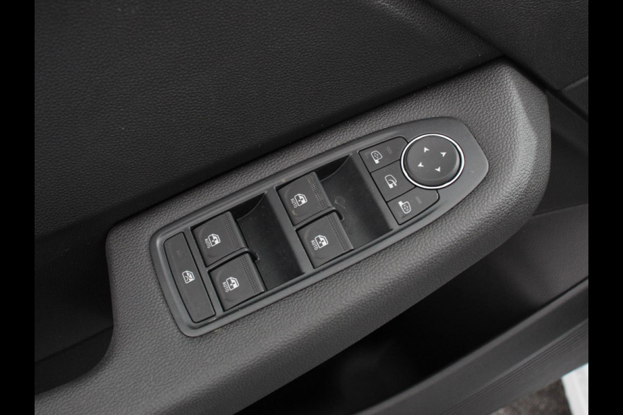 Mitsubishi Colt 1.6 HEV Automaat Intense Navigatie d.m.v. Apple Carplay/Android Auto Camera Climate Control Cruise Control Lichtmetalen velgen Extra Getint Glas Digitale Cockpit