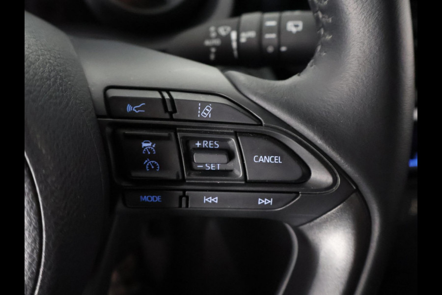 Toyota Yaris Cross 1.5 HYBRID DYNAMIC BI-TONE AUTOMAAT CARPLAY NAVIGATIE. CAMERA .COMPLEET. GARANTIE TOT 5- 2033!