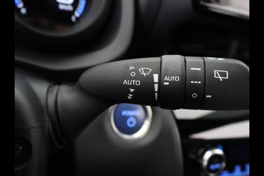Toyota Yaris Cross 1.5 HYBRID DYNAMIC BI-TONE AUTOMAAT CARPLAY NAVIGATIE. CAMERA .COMPLEET. GARANTIE TOT 5- 2033!