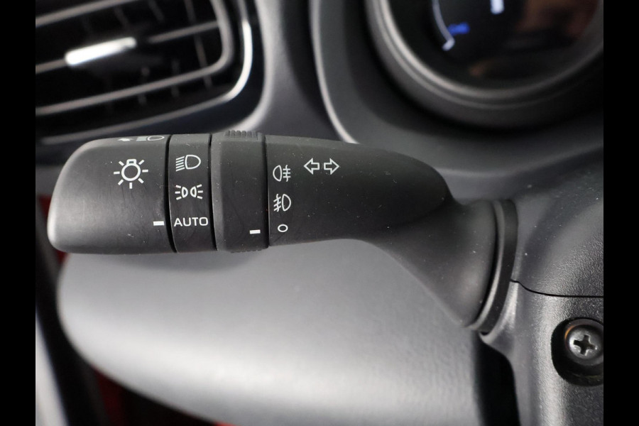 Toyota Yaris Cross 1.5 HYBRID DYNAMIC BI-TONE AUTOMAAT CARPLAY NAVIGATIE. CAMERA .COMPLEET. GARANTIE TOT 5- 2033!