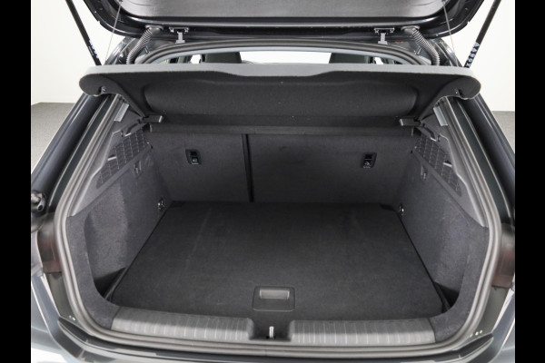 Audi A3 Sportback 35 TFSI Advanced edition 150 pk S-tronic | Private lease € 644,- | Navigatie | Parkeersensoren (Park assist) | Achteruitrijcamera | Adaptieve cruise control | LED koplampen |