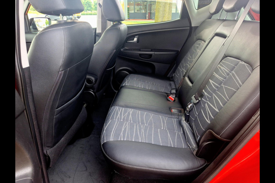 Kia Venga 1.4 CVVT Edition Sky | Panorama dak | Trekhaak | NAP | Navi | Climate Control | Camera | occasion