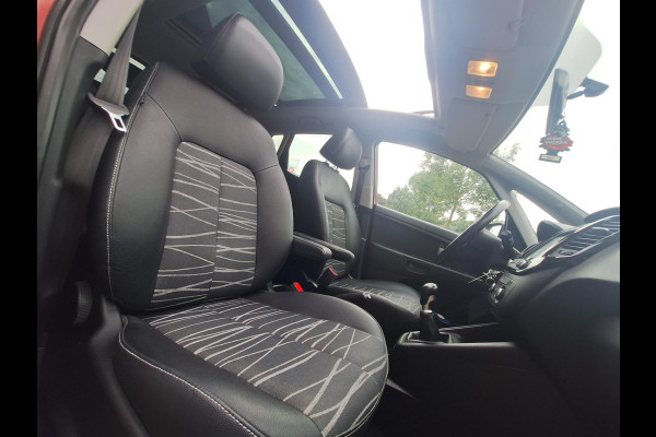 Kia Venga 1.4 CVVT Edition Sky | Panorama dak | Trekhaak | NAP | Navi | Climate Control | Camera | occasion