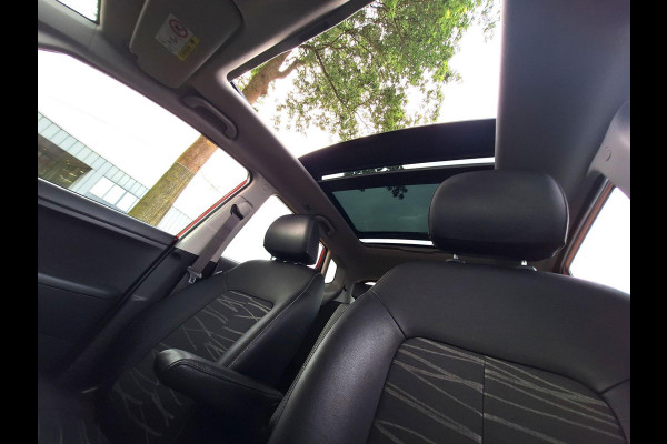 Kia Venga 1.4 CVVT Edition Sky | Panorama dak | Trekhaak | NAP | Navi | Climate Control | Camera | occasion