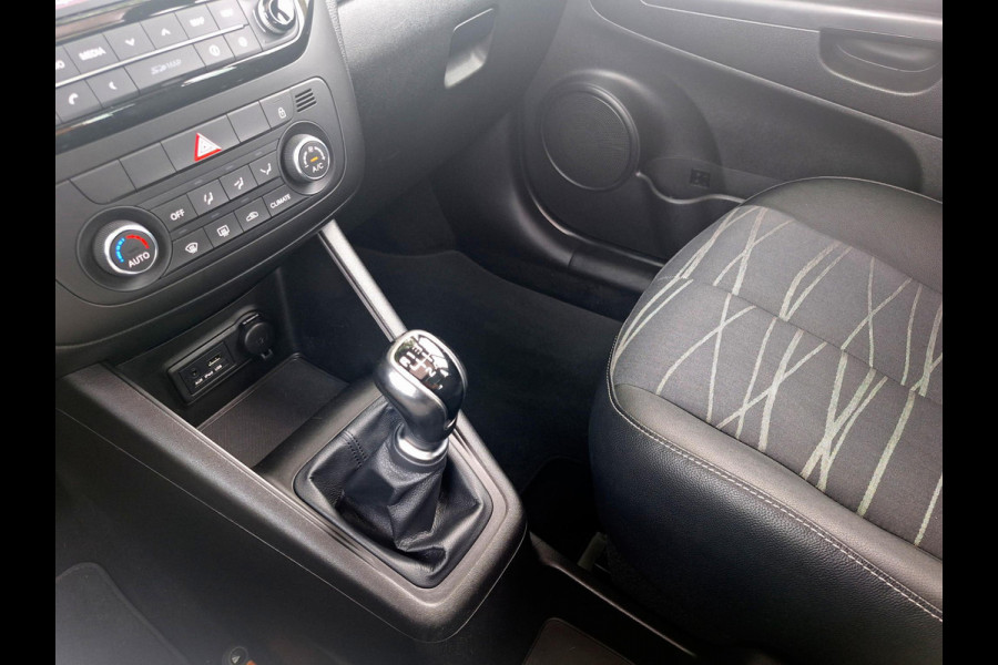 Kia Venga 1.4 CVVT Edition Sky | Panorama dak | Trekhaak | NAP | Navi | Climate Control | Camera | occasion