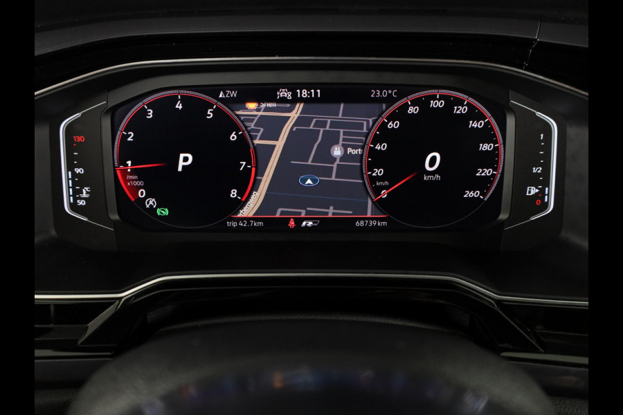 Volkswagen Polo 1.0 TSI Highline 95 pk Automaat (DSG) | Navigatie | Panoramadak | Parkeersensoren | Achteruitrijcamera | Adaptieve cruise control | Digitaal instrumentenpaneel | R-Line |