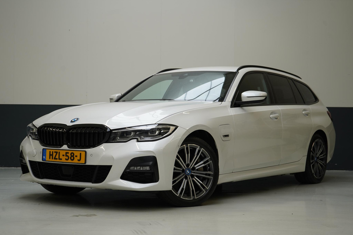 BMW 3 Serie Touring 330e Business Edition Plus | Adaptive cruise | Trekhaak wegkl. | Navigatie | Camera | Apple Carplay