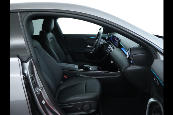 Mercedes-Benz CLA-Klasse 250 e Luxury Line | 5 spaaks lichtmetalen velgen | Navigatie MBUX | parking support met camera achter | Inclusief 24 maanden MB Certified garantie voor Europa.